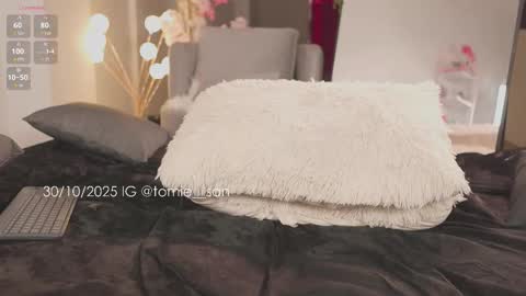 Snapshot of tomie_san chatting on October 30, 2:40 pm Tomie online show from October 30, 2:40 pm