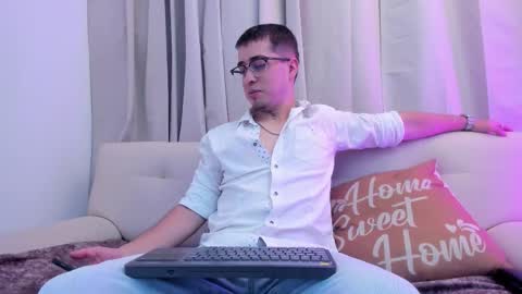 Snapshot of tommas_johnson chatting on February 11, 3:55 am Tomas online show from February 11, 3:55 am