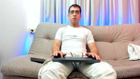 Snapshot of tommas_johnson chatting on March 1, 2:13 am Tomas online show from March 1, 2:13 am