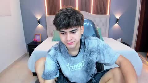 Tommy  online show from April 18, 3:32 am