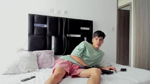 Snapshot of tommy_carlos chatting on January 20, 2:25 pm   online show from January 20, 2:25 pm