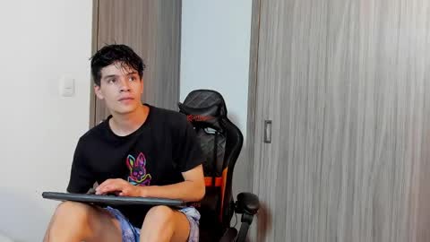 Snapshot of tommy_carlos chatting on February 13, 12:46 am   online show from February 13, 12:46 am