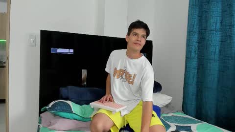 Snapshot of tommy_carlos chatting on October 4, 8:12 am   online show from October 4, 8:12 am