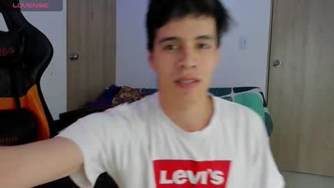 Snapshot of tommy_carlos chatting on October 23, 2:00 am   online show from October 23, 2:00 am