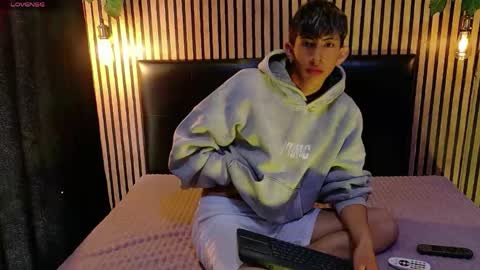 Snapshot of tommy_fox1 chatting on March 30, 4:08 pm Tommy online show from March 30, 4:08 pm