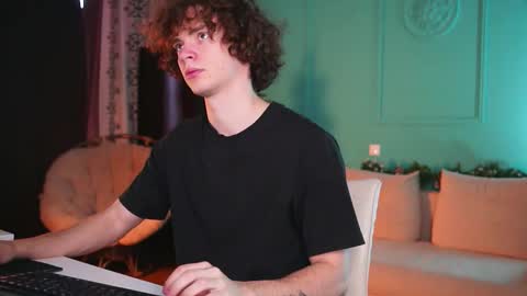 Tommy online show from December 22, 9:39 am