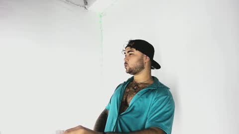 Snapshot of tommy_sccott chatting on October 13, 10:43 pm tommy_sccott online show from October 13, 10:43 pm