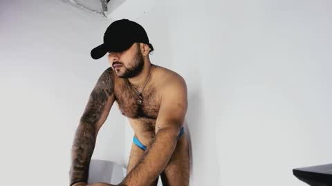 Snapshot of tommy_sccott chatting on October 25, 1:35 am tommy_sccott online show from October 25, 1:35 am