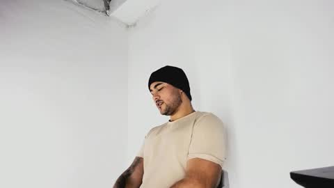 Snapshot of tommy_sccott chatting on October 28, 11:51 pm tommy_sccott online show from October 28, 11:51 pm