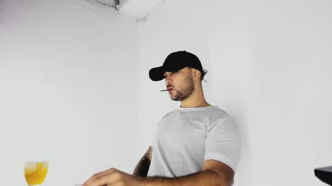 Snapshot of tommy_sccott chatting on October 30, 10:54 pm tommy_sccott online show from October 30, 10:54 pm