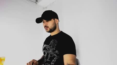 Snapshot of tommy_sccott chatting on November 9, 9:57 pm tommy_sccott online show from November 9, 9:57 pm