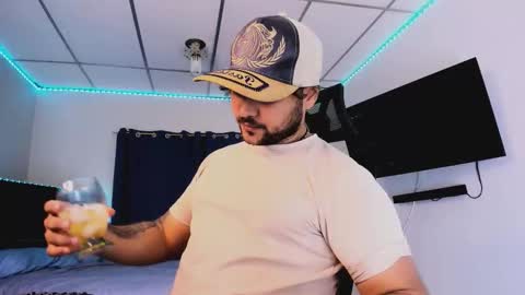 Snapshot of tommy_sccott chatting on December 16, 10:15 pm tommy_sccott online show from December 16, 10:15 pm