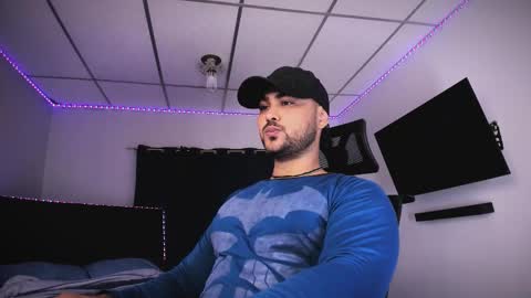 Snapshot of tommy_sccott chatting on February 2, 9:24 pm tommy_sccott online show from February 2, 9:24 pm