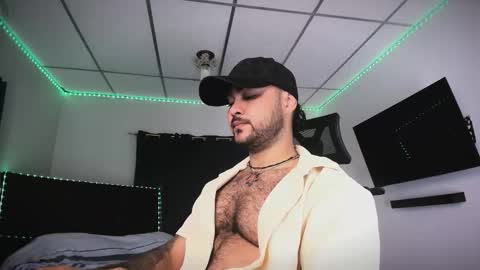 Snapshot of tommy_sccott chatting on February 3, 9:31 pm tommy_sccott online show from February 3, 9:31 pm