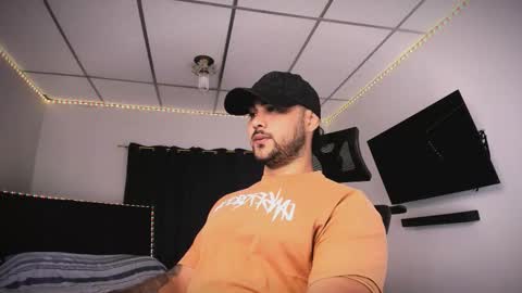 Snapshot of tommy_sccott chatting on February 5, 11:20 pm tommy_sccott online show from February 5, 11:20 pm