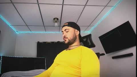 Snapshot of tommy_sccott chatting on February 11, 9:20 pm tommy_sccott online show from February 11, 9:20 pm