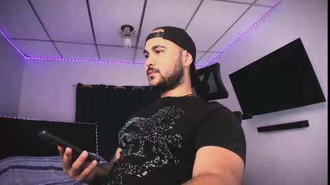 Snapshot of tommy_sccott chatting on February 14, 11:45 pm tommy_sccott online show from February 14, 11:45 pm