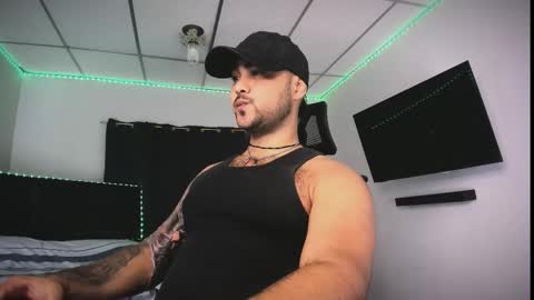 Snapshot of tommy_sccott chatting on February 21, 11:17 pm tommy_sccott online show from February 21, 11:17 pm