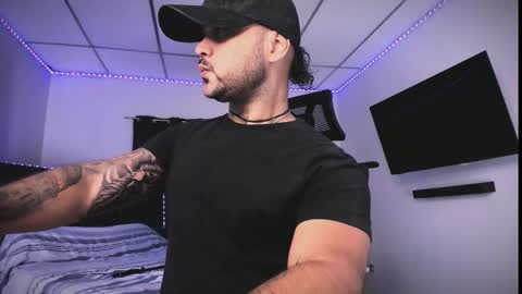 Snapshot of tommy_sccott chatting on February 23, 12:09 am tommy_sccott online show from February 23, 12:09 am