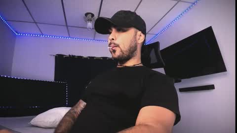 Snapshot of tommy_sccott chatting on February 28, 11:50 pm tommy_sccott online show from February 28, 11:50 pm