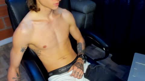 Snapshot of tommy_slater chatting on December 13, 4:27 pm Tommy Slater online show from December 13, 4:27 pm