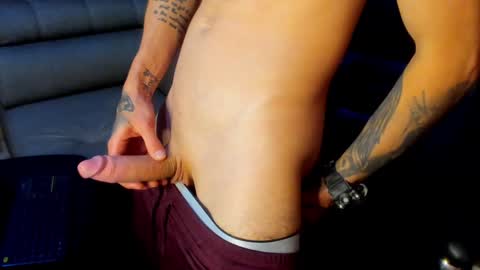 Snapshot of tommy_slater chatting on January 16, 8:57 pm Tommy Slater online show from January 16, 8:57 pm