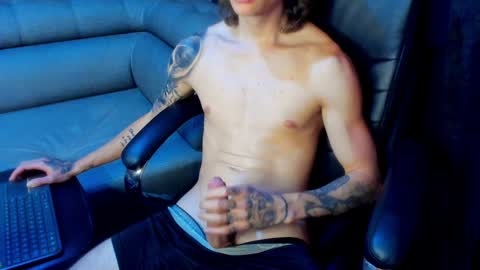 Snapshot of tommy_slater chatting on January 24, 1:56 am Tommy Slater online show from January 24, 1:56 am