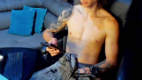 Snapshot of tommy_slater chatting on January 28, 12:05 am Tommy Slater online show from January 28, 12:05 am