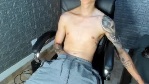 Snapshot of tommy_slater chatting on October 7, 8:39 pm Tommy Slater online show from October 7, 8:39 pm