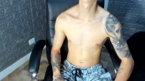 Snapshot of tommy_slater chatting on October 26, 10:15 pm Tommy Slater online show from October 26, 10:15 pm