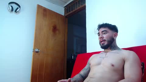 Snapshot of tommyblessd1 chatting on February 4, 6:04 am Steven online show from February 4, 6:04 am