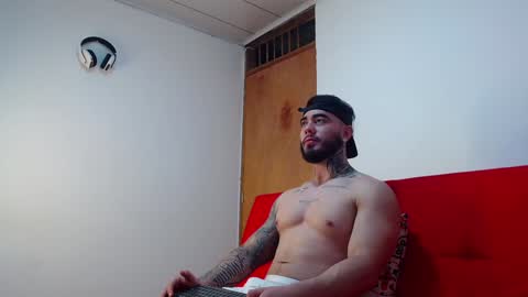 Snapshot of tommyblessd1 chatting on February 5, 7:07 am Steven online show from February 5, 7:07 am