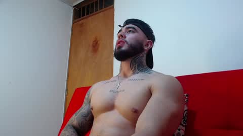 Snapshot of tommyblessd1 chatting on February 5, 10:08 am Steven online show from February 5, 10:08 am