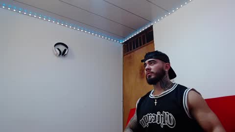 Snapshot of tommyblessd1 chatting on February 8, 12:39 pm Steven online show from February 8, 12:39 pm