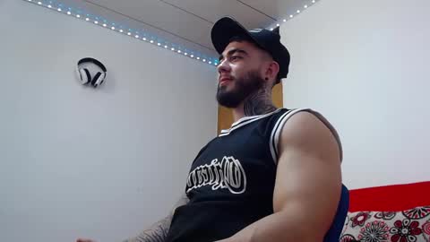 Snapshot of tommyblessd1 chatting on February 27, 7:01 am Steven online show from February 27, 7:01 am