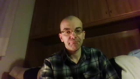 Snapshot of tommycorner chatting on January 2, 10:33 pm tommycorner online show from January 2, 10:33 pm