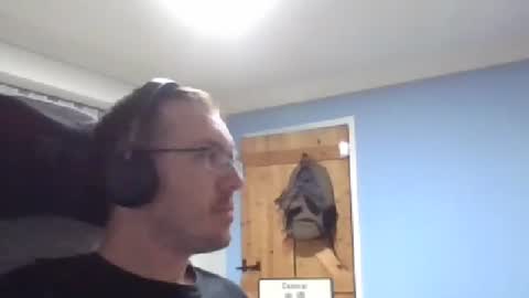 Snapshot of tomuk28 chatting on May 18, 1:13 am Tom xt85 online show from May 18, 1:13 am