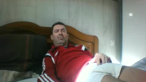 Snapshot of tonio1972 chatting on February 18, 12:23 pm tonio1972 online show from February 18, 12:23 pm