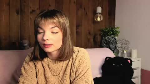 Melissa online show from June 3, 8:03 pm
