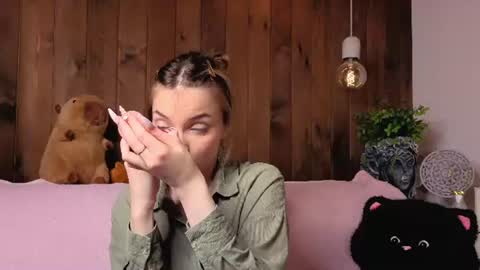 Melissa online show from June 17, 8:21 pm