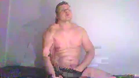 Snapshot of tonny54880 chatting on January 6, 6:31 pm tonny54880 online show from January 6, 6:31 pm