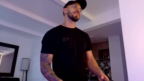 Snapshot of tony_muscle1 chatting on October 21, 9:37 pm tony muscle1 online show from October 21, 9:37 pm