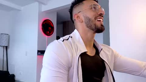 Snapshot of tony_muscle1 chatting on October 29, 7:59 pm tony muscle1 online show from October 29, 7:59 pm