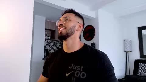 Snapshot of tony_muscle1 chatting on January 8, 9:28 pm tony muscle1 online show from January 8, 9:28 pm