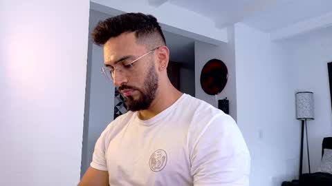 Snapshot of tony_muscle1 chatting on January 13, 9:31 pm tony muscle1 online show from January 13, 9:31 pm