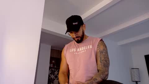 Snapshot of tony_muscle1 chatting on January 15, 8:45 pm tony muscle1 online show from January 15, 8:45 pm