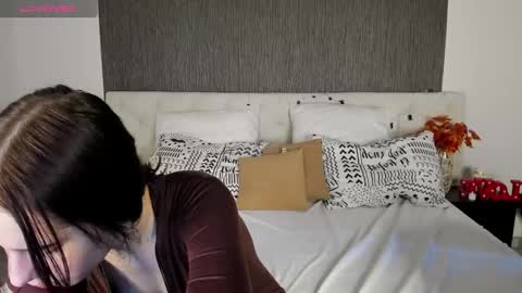 Snapshot of tonya_gray chatting on December 12, 5:31 am tonya_gray online show from December 12, 5:31 am