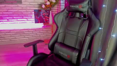 Snapshot of tonya_gray chatting on December 22, 12:39 am tonya_gray online show from December 22, 12:39 am