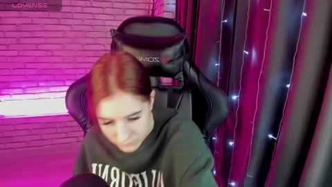 Snapshot of tonya_gray chatting on January 5, 1:24 am tonya_gray online show from January 5, 1:24 am