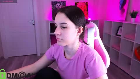 Snapshot of tonya_gray chatting on November 28, 1:19 am tonya_gray online show from November 28, 1:19 am